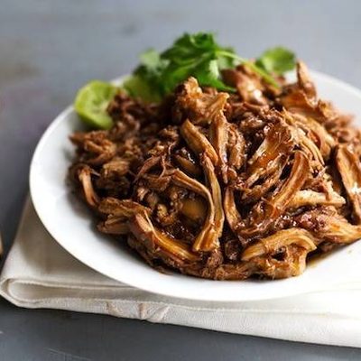 Honey Glazed Crockpot Chicken Adobo - simple pantry ingredients, hardly any hands-on time, 200 calories. | https://starte-fettabbau.today
