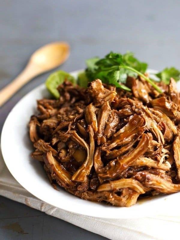 Honey Glazed Crockpot Chicken Adobo - simple pantry ingredients, hardly any hands-on time, 200 calories. | https://starte-fettabbau.today