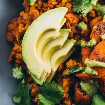 Lentil Curry Bowl with avocado.